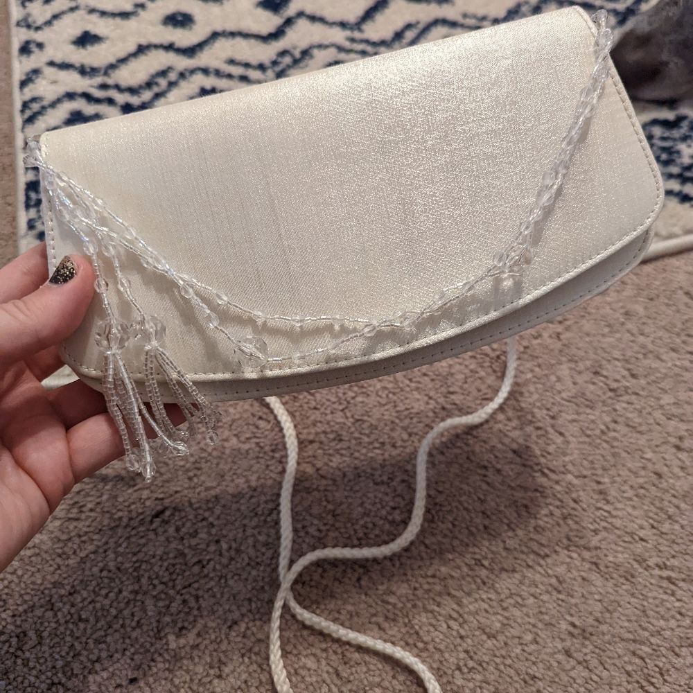 La Regale‎ Off-white Beaded Clutch